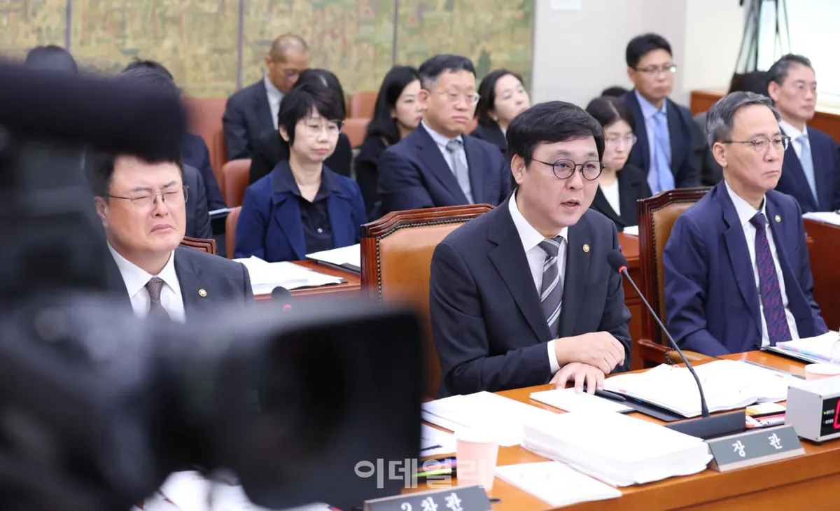 문체부장관 창작자유 옹호 발언
