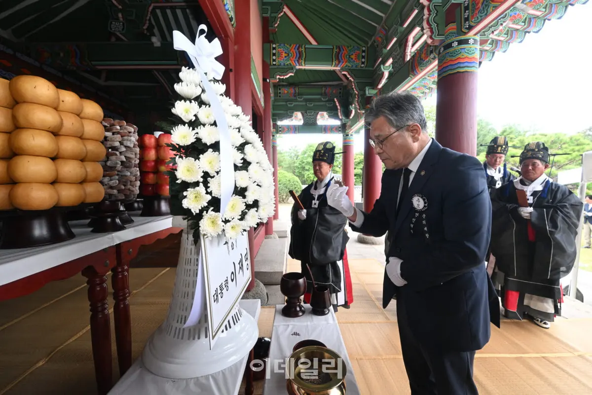 허민 국가유산청장, 제429주년 만인의사 순의제향 분향