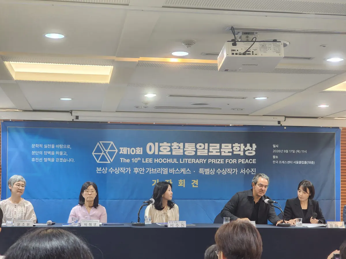 후안 가브리엘 바스케스, 소설의 힘 강조
