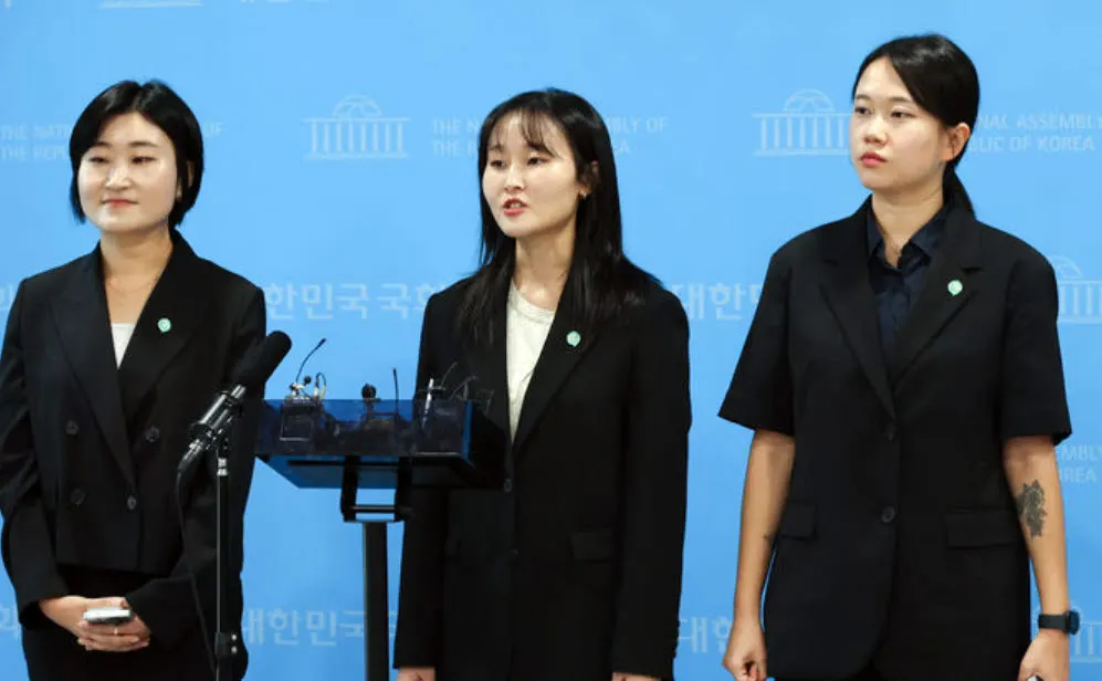 기본소득당, 용혜인 장관 겸직 문제 제기