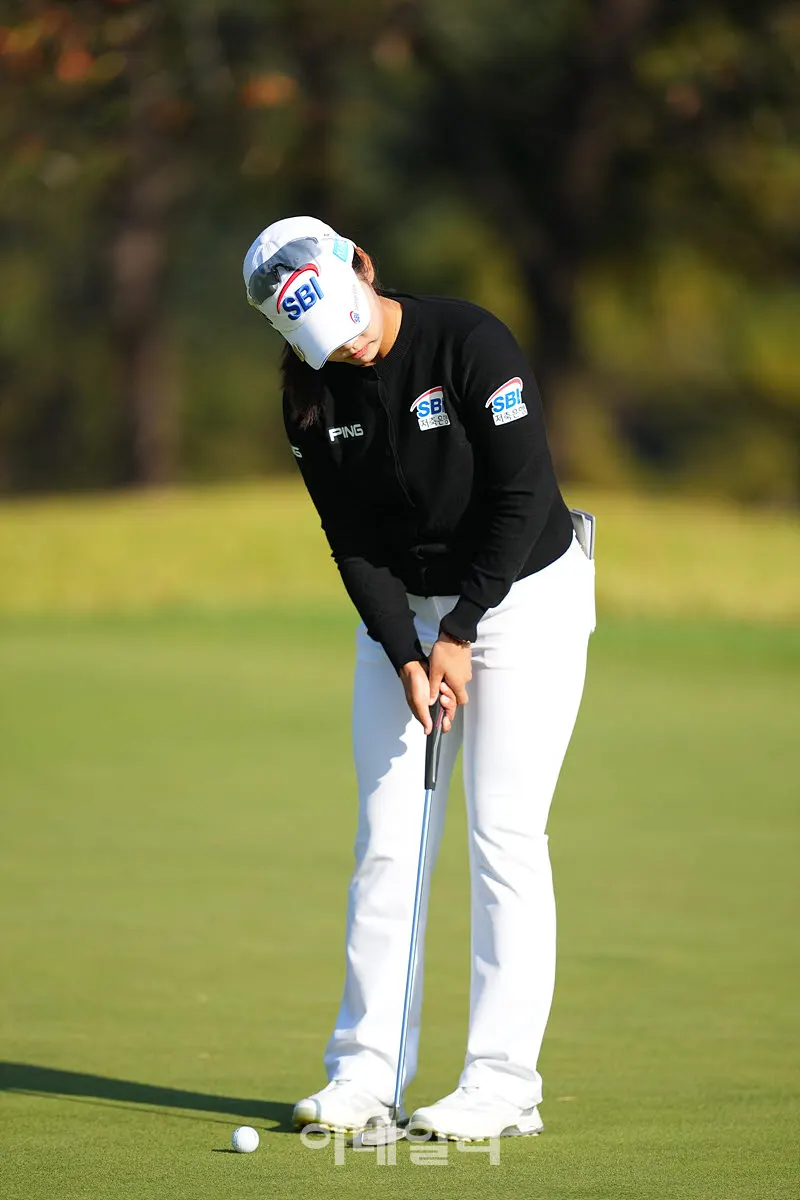 김지윤, KLPGA 투어 2라운드에서 버디 노려